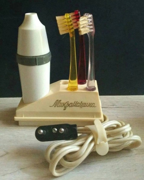 Электрическая зубная щётка .СССР, 1968 г.

Мы в ТГ..0