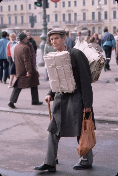 Фотограф Питер Тернли в Ленинграде, 1986 год.

Питер Тернли -..8