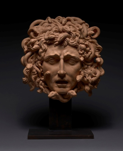 Горгона XVIII века от неизвестного итальянского скульптора.

Мы в..0