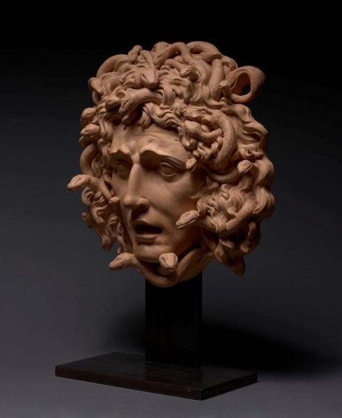 Горгона XVIII века от неизвестного итальянского скульптора.

Мы в..1