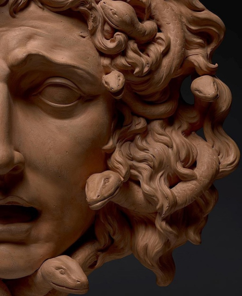 Горгона XVIII века от неизвестного итальянского скульптора.

Мы в..2
