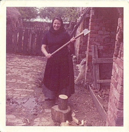 Хорватская крестьянка . Югославия , 1968 г .

Мы в ТГ..0