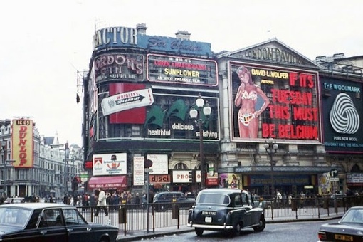 Изобилие рекламы на Пикадилли и величественная архитектура - это..1