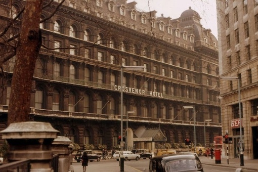 Изобилие рекламы на Пикадилли и величественная архитектура - это..4