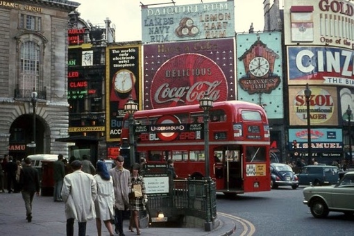 Изобилие рекламы на Пикадилли и величественная архитектура - это..2