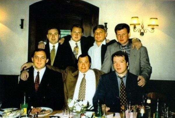 Криминальная Россия 90-х. Представители различных ОПГ на 10..6