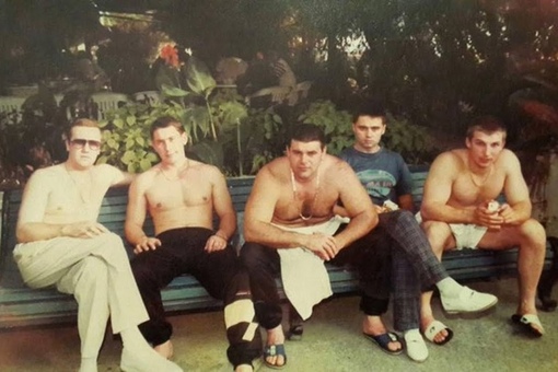 Криминальная Россия 90-х. Представители различных ОПГ на 10..5