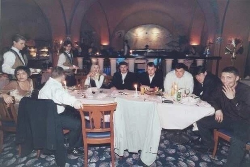 Криминальная Россия 90-х. Представители различных ОПГ на 10..3