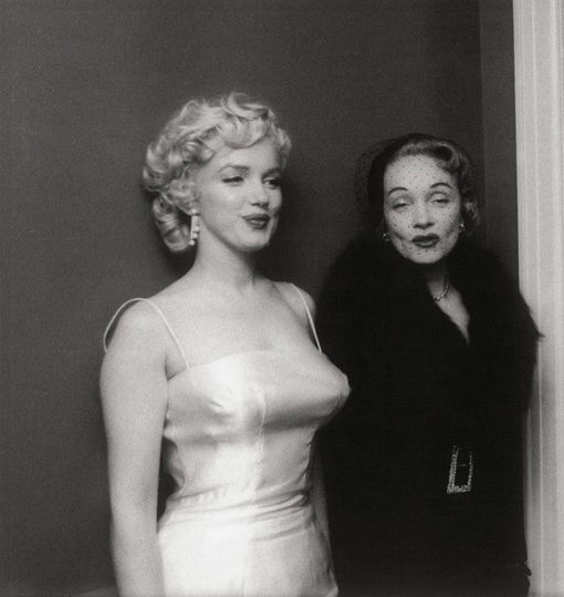 Мэрилин Монро и Марлен Дитрих на пресс-вечеринке в Нью-Йорке 7..0