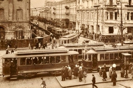 На углу Театрального проспекта и Неглинной улицы. Москва, 1925..0