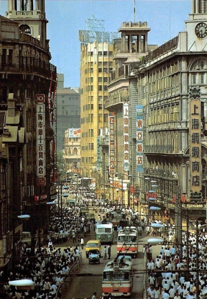 Нанкинская дорога, Шанхай, 1988 год.

Мы в ТГ..0