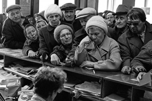 Очередь за продовольственными карточками. Районный центр Чесма ,..0