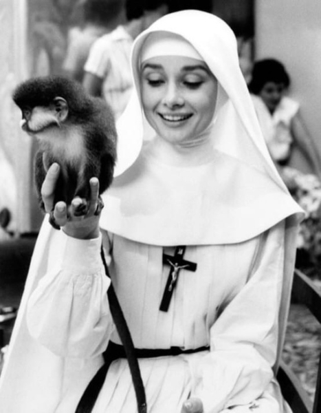 Одри Хепбёрн на съёмках фильма «История монахини» в Бельгийском..0