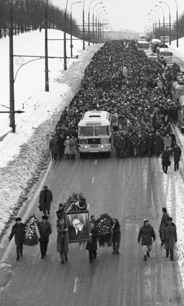 Похороны академика Андрея Сахарова. Москва, 1989 г .

Мы в ТГ..0
