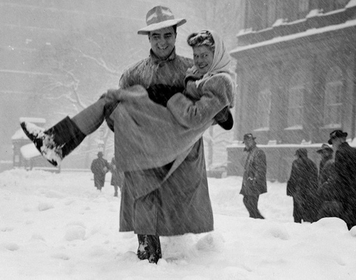 Последствия снегопада в Нью-Йорке, 1947 год

Мы в ТГ..3