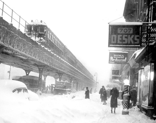 Последствия снегопада в Нью-Йорке, 1947 год

Мы в ТГ..4