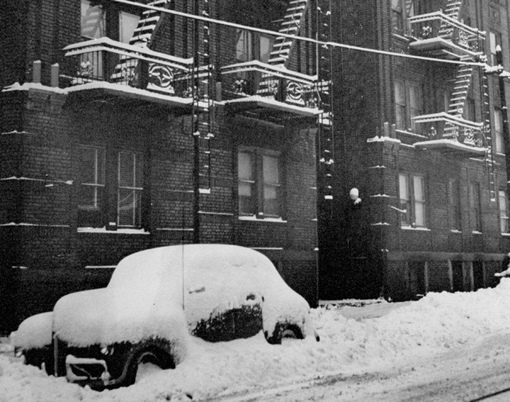 Последствия снегопада в Нью-Йорке, 1947 год

Мы в ТГ..0