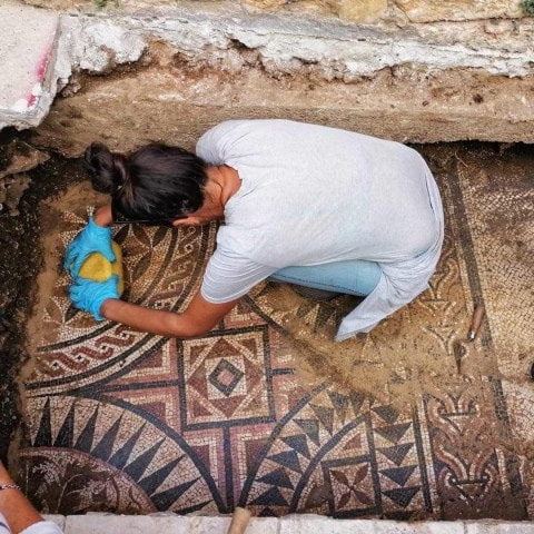 Римская мозаика, которую обнаружили в прошлом году в старом..4
