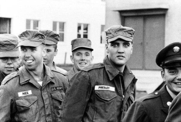 Рядовой  3-ей танковой дивизии армии США Элвис Пресли . Западная..0