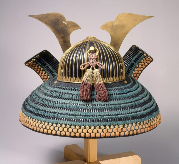 Самурайский шлем типа Suji-kabuto Akoda-nari.

Создан в XV веке мастерами в..2