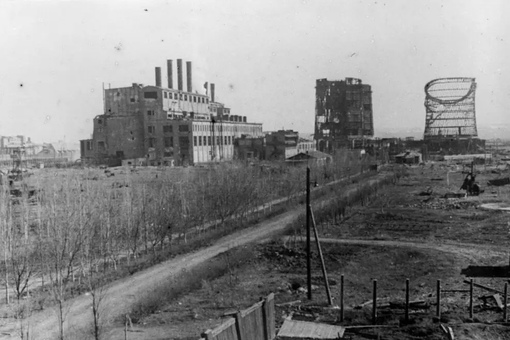 Сталинградская ГРЭС , 1942 г .

Мы в ТГ..0