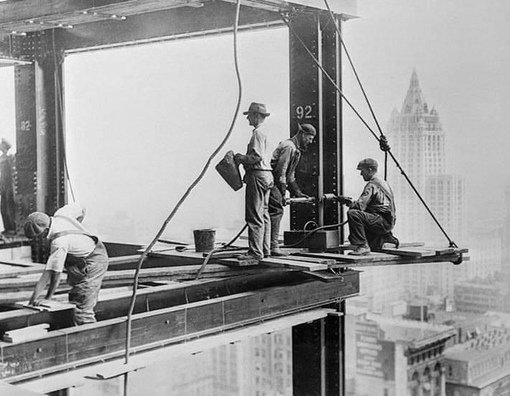 Строительство Эмпайр-стейт-билдинг, 1930-е годы.

Мы в ТГ..0