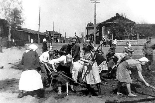 Субботник . Курган , 1953 г .

Мы в ТГ..0