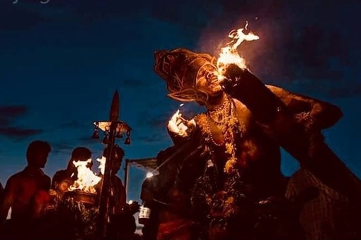 Священнослужители и верные богине Кали. Индия, наши дни.

Мы в ТГ..7