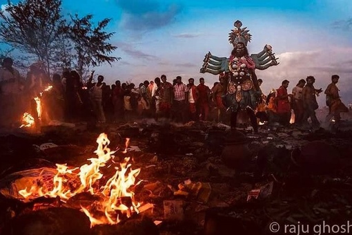 Священнослужители и верные богине Кали. Индия, наши дни.

Мы в ТГ..5