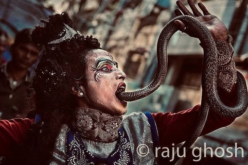 Священнослужители и верные богине Кали. Индия, наши дни.

Мы в ТГ..2