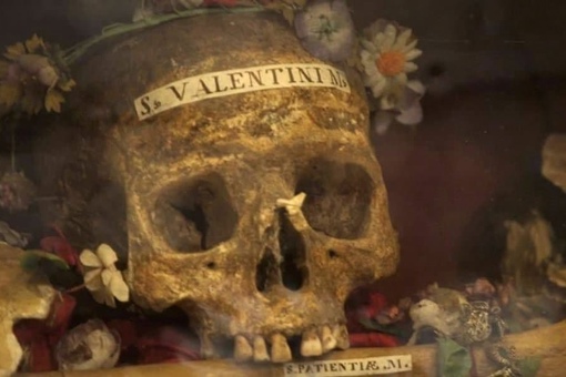 Святой Валентин, точнее его череп.

Мы в ТГ..0