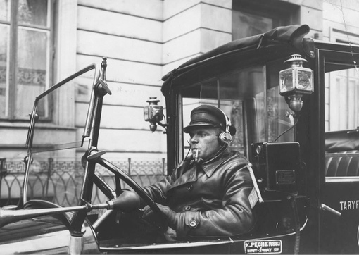 Варшавский таксист, 1935 год.

Мы в ТГ..0