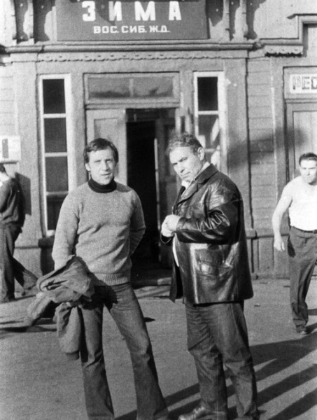 Владимир Высоцкий на станции Зима . Иркутская область, 1976 г .

Мы в..0