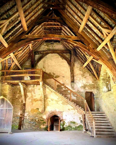 Замок Стоксей (Англия) был построен в 1291 году. Большой зал, не..0