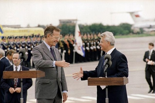 1 августа 1991 года Президент США Дж. Буш-старший приехал в Украину..0