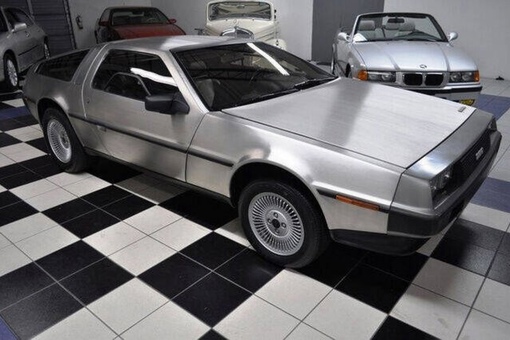 DeLorean DMC-12 1983 года

Мы в ТГ..6