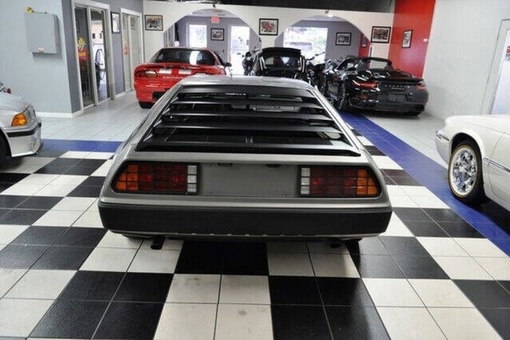DeLorean DMC-12 1983 года

Мы в ТГ..9