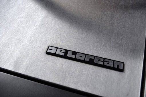 DeLorean DMC-12 1983 года

Мы в ТГ..8