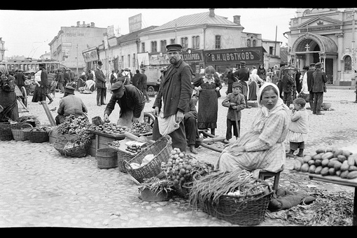 Дореволюционные зарплаты и цены или как жили люди до 1917 года...

1...2