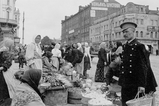 Дореволюционные зарплаты и цены или как жили люди до 1917 года...

1...5