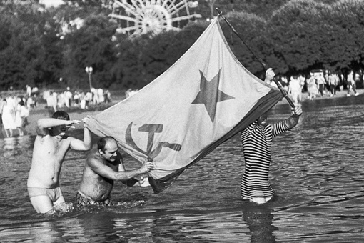 Москва на стыке эпох, 1980-е — 1990-е, фото — Игорь Стомахин.

Мы в ТГ..2