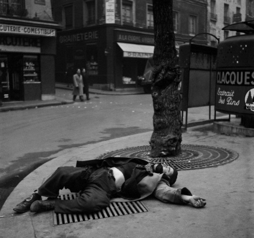 Парижанин после посещения бара , 1954 г .

Мы в ТГ..0