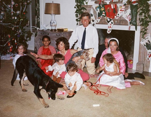 Рождество семьи Кеннеди, 1962 год.

Мы в ТГ..0