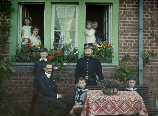 Теплые автохромные фотографии от Georges Gilon, 1913 год.

Мы в ТГ..1