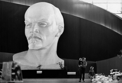 «Выставка достижений СССР». Минск, 1970 год.

Фото: Роберт Лебек

Мы..0