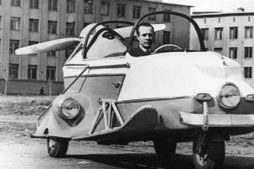 1966 год. СССР. Аэромобиль Курункова. По шоссе развивал скорость до..0