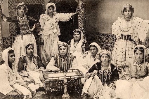 Алжирские женщины в традиционной одежде (конец XIX - начало XX..0