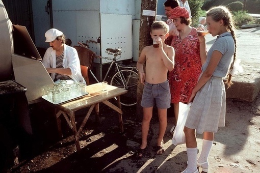Бочковой квас в Сочи. 1981 год

Мы в ТГ..0