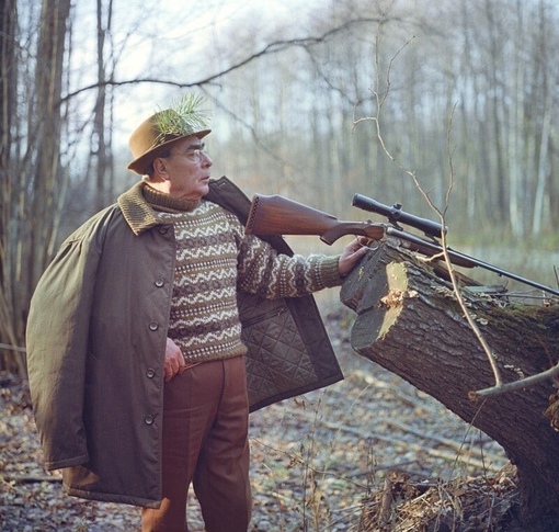 Генсек ЦК КПСС Леонид Брежнев во время охоты. 1976..0