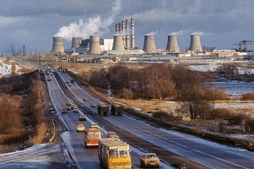 МКАД до peконструкции, на зaднем плaнe ТЭЦ-22. Москва , 1989..0